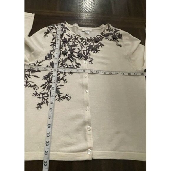 Garnet Hill 100% Merino Wool Cardigan L Ivory Gray Floral Appliqué Bead Sweater - Picture 6 of 11
